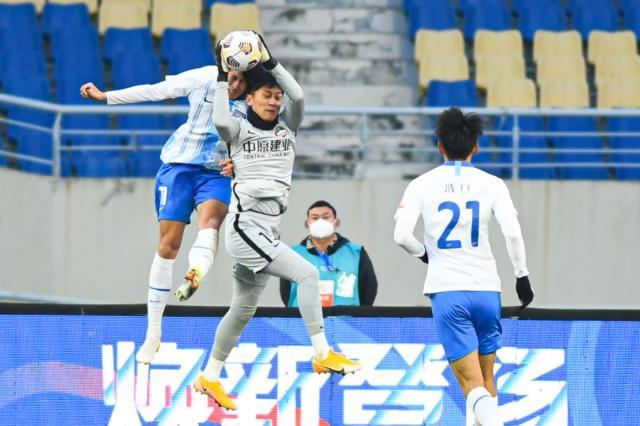 星空体育app下载-【中超】苏缘杰错失进球良机 天津0比0闷平10人河南