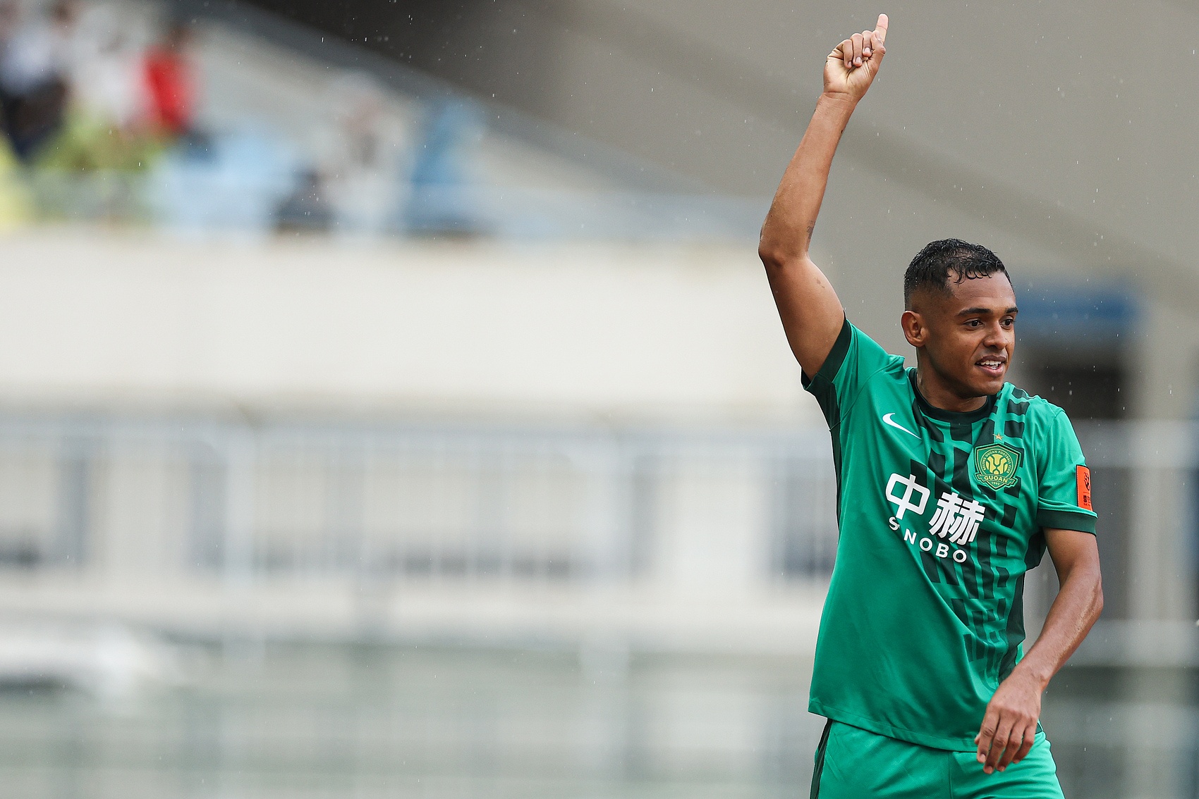 星空体育app官方下载-足球报：国安希望达万能复出踢泰山，俱乐部表示不要提什么复仇