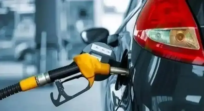 星空体育app-油车降费电车缴费，2026年公路税费大改，你的车一年到底亏没亏？