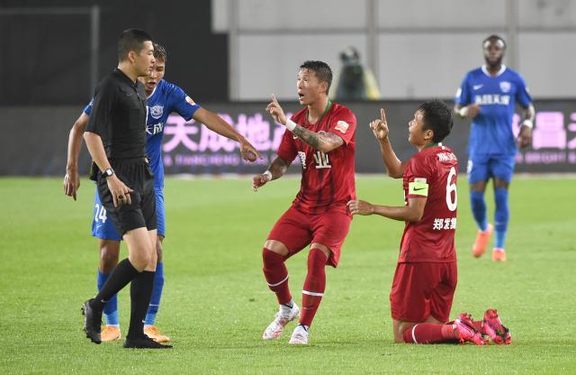 星空体育app官方下载-太惨！河南队长+主力遭停赛 点球被漏判外援回不来