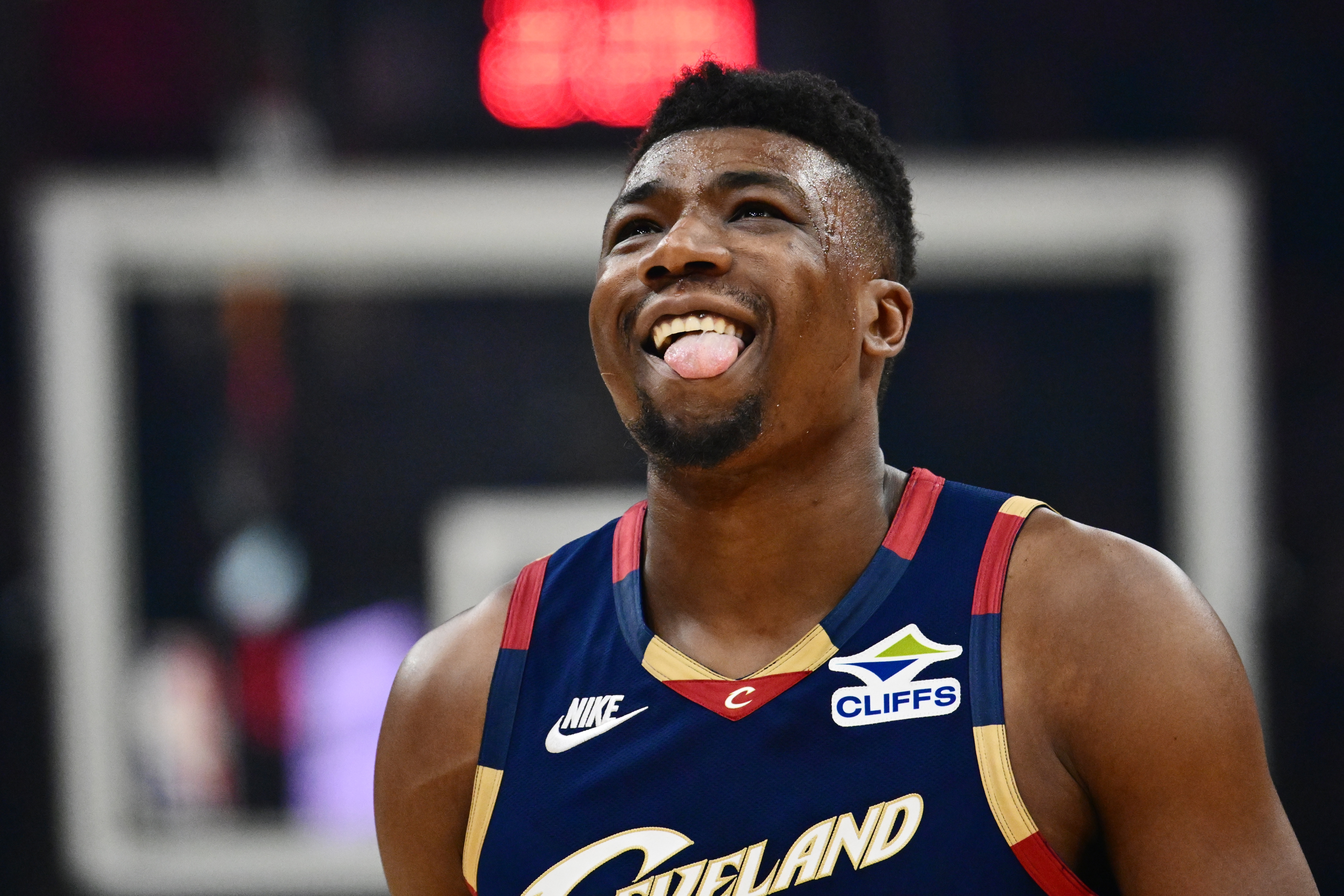 星空体育app下载-哈登：拖布总是准备充分 他不上场的时候还会做额外的体能训练